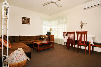 Lisson Holiday Rental - Sydneys Hotel 2