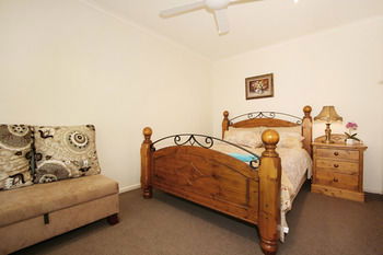 Lisson Holiday Rental - Sydneys Hotel 3