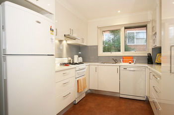 Lisson Holiday Rental - Sydneys Hotel 7