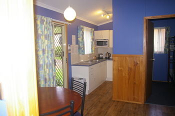 Jervis Bay Cabins - Sydneys Hotel 7