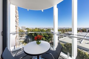 Meriton Serviced Apartments Sydney Airport - Sydneys Hotel 4