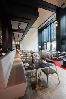 Pullman Sydney Airport - Sydneys Hotel 0