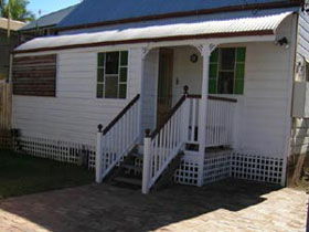 A Pine Cottage - Sydneys Hotel 0