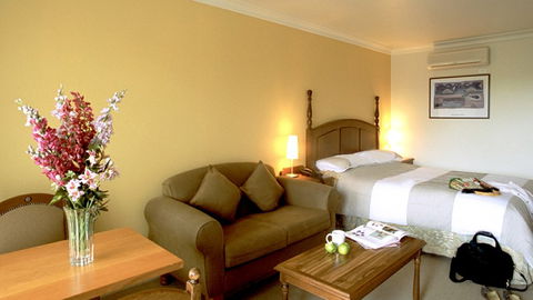 Best Western Plus The Tudor Box Hill - Sydneys Hotel 1