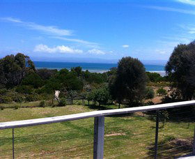 Azure Beach House - Sydneys Hotel 1