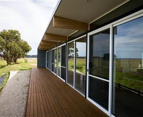 Pelican Point Sanctuary - Sydneys Hotel 0