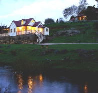 Crabtree River Cottages - Sydneys Hotel