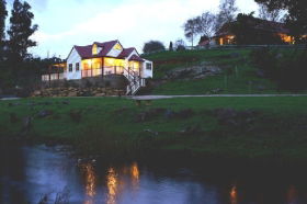 Crabtree River Cottages - Sydneys Hotel 0