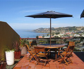 High On Penguin - Sydneys Hotel 0