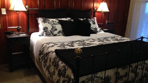 Carlyle House Rutherglen - Sydneys Hotel 1