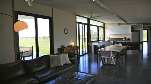 Just Inside The Gate - Sydneys Hotel 2