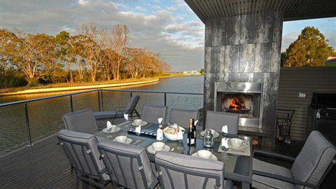 Gippsland Lakehouse - Sydneys Hotel 0