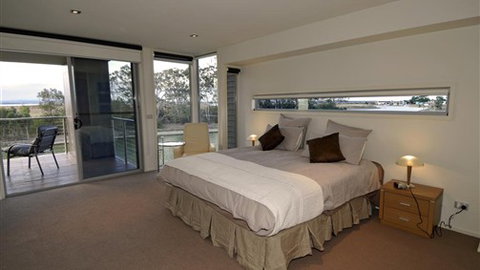 Gippsland Lakehouse - Sydneys Hotel 4