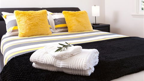 Phyl & May's Luxury Accommodation - Sydneys Hotel 1
