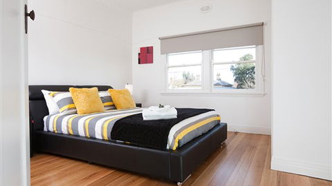 Phyl & May's Luxury Accommodation - Sydneys Hotel 0