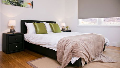Phyl & May's Luxury Accommodation - Sydneys Hotel 6