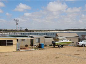 Port Neill Caravan Park - Sydneys Hotel 0