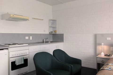 Adina Place Motel Apartments - Sydneys Hotel 1