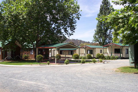 Albury All Seasons Tourist Park - Sydneys Hotel 1