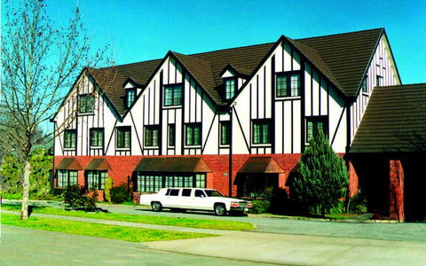 Albury Manor House - Sydneys Hotel 0