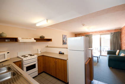 Allan Cunningham Motel And Old Wagon Restaurant - Sydneys Hotel 1