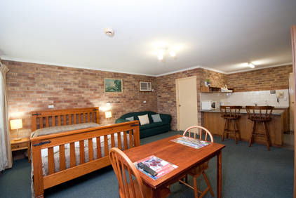 Allan Cunningham Motel And Old Wagon Restaurant - Sydneys Hotel 4