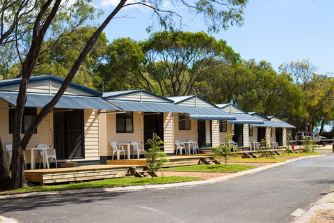 Amblin Holiday Park - Sydneys Hotel 0