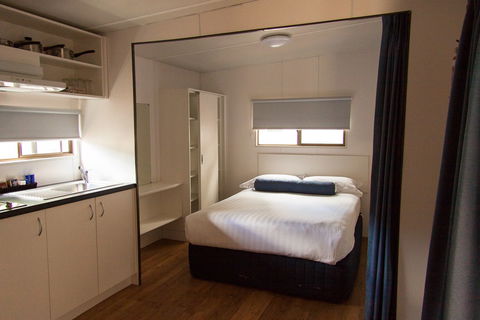 Amblin Holiday Park - Sydneys Hotel 2