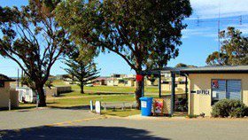 Port Neill Caravan Park - Sydneys Hotel 1
