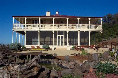 R On The Downs - Sydneys Hotel 0