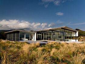 Cloudy Bay Beach House - Sydneys Hotel 0