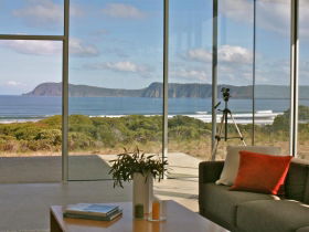 Cloudy Bay Beach House - Sydneys Hotel 1