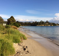 Snug Beach Cabin  Caravan Park - Sydneys Hotel