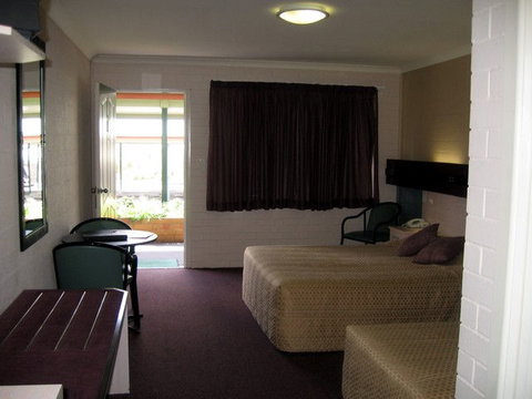 The Vines Motel & Cottages - Sydneys Hotel 2