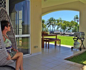 Absolute Beachfront Apartment - Sydneys Hotel 0