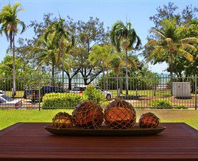 Absolute Beachfront Apartment - Sydneys Hotel 1
