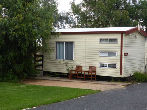 Peak Hill Caravan Park - Sydneys Hotel 0
