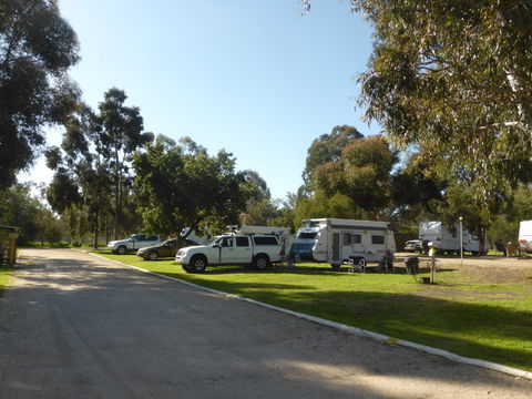 Peak Hill Caravan Park - Sydneys Hotel 3