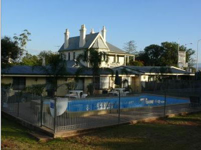 Airlie House Motor Inn - Sydneys Hotel 0