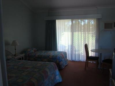 Airlie House Motor Inn - Sydneys Hotel 2