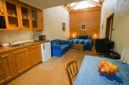 Clarendon Chalets - Sydneys Hotel 3