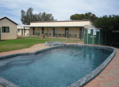 Nuttbush Retreat Caravan Park - Sydneys Hotel 1