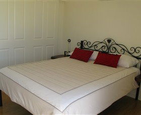 Rubyvale Gem Gallery Apartments - Sydneys Hotel 2