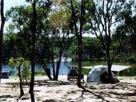 Country Style Caravan Park - Sydneys Hotel 0