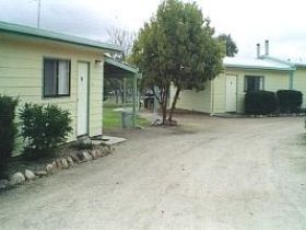 Country Style Caravan Park - Sydneys Hotel 2