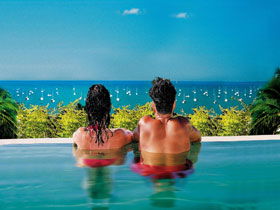 At Waters Edge Resort - Sydneys Hotel 0