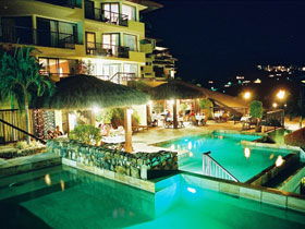 At Waters Edge Resort - Sydneys Hotel 1