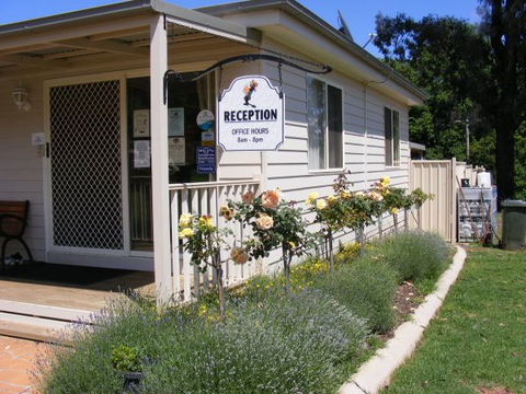 Fossickers' Tourist Park - Sydneys Hotel 1