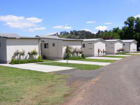 Fossickers' Tourist Park - Sydneys Hotel 2