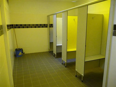 Fossickers' Tourist Park - Sydneys Hotel 6